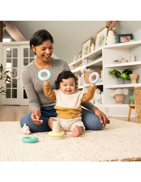 Juguete aros apilables con nate Ingenuity
